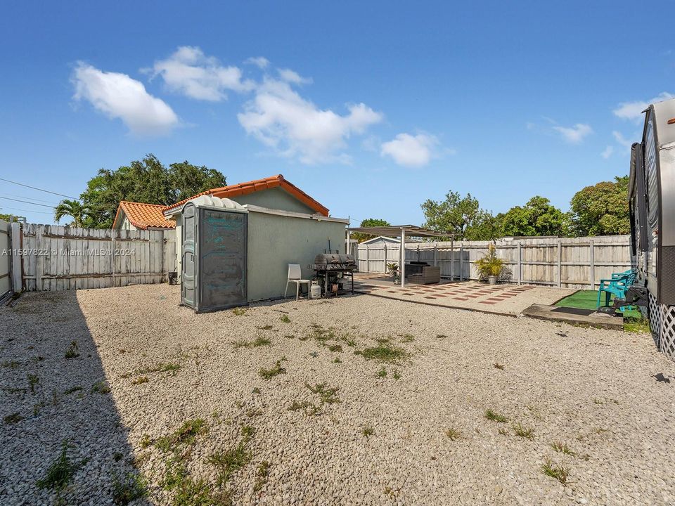 Active With Contract: $500,000 (3 beds, 2 baths, 1069 Square Feet)