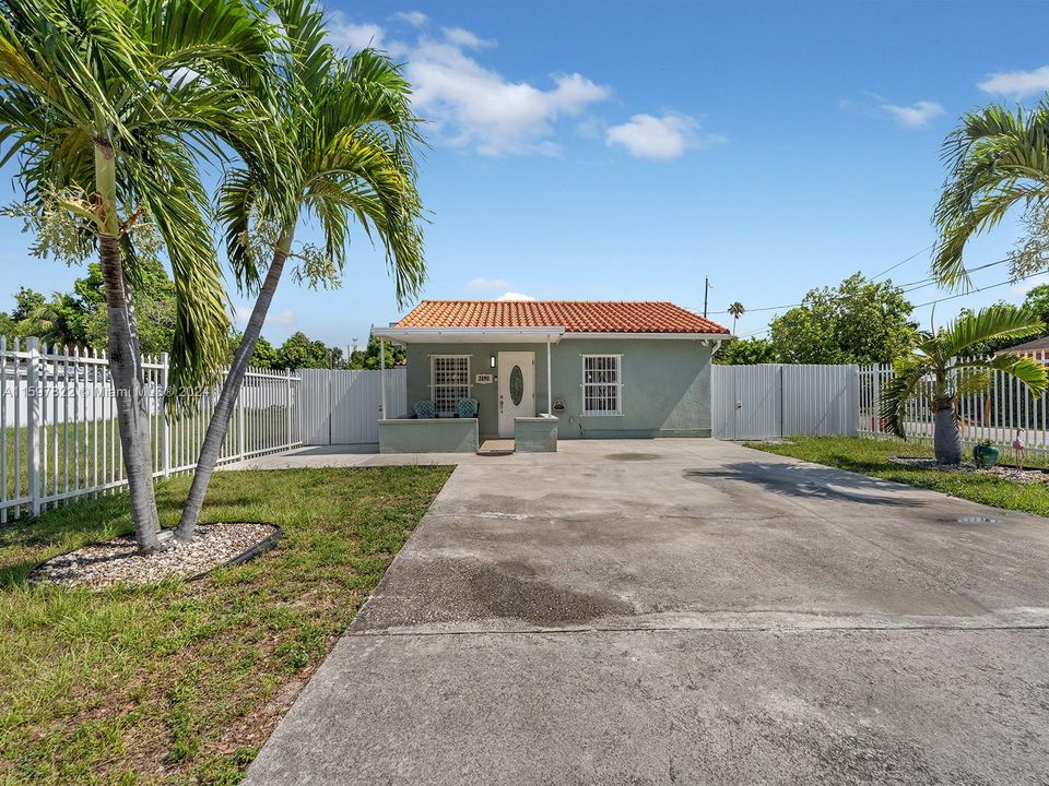 Active With Contract: $500,000 (3 beds, 2 baths, 1069 Square Feet)