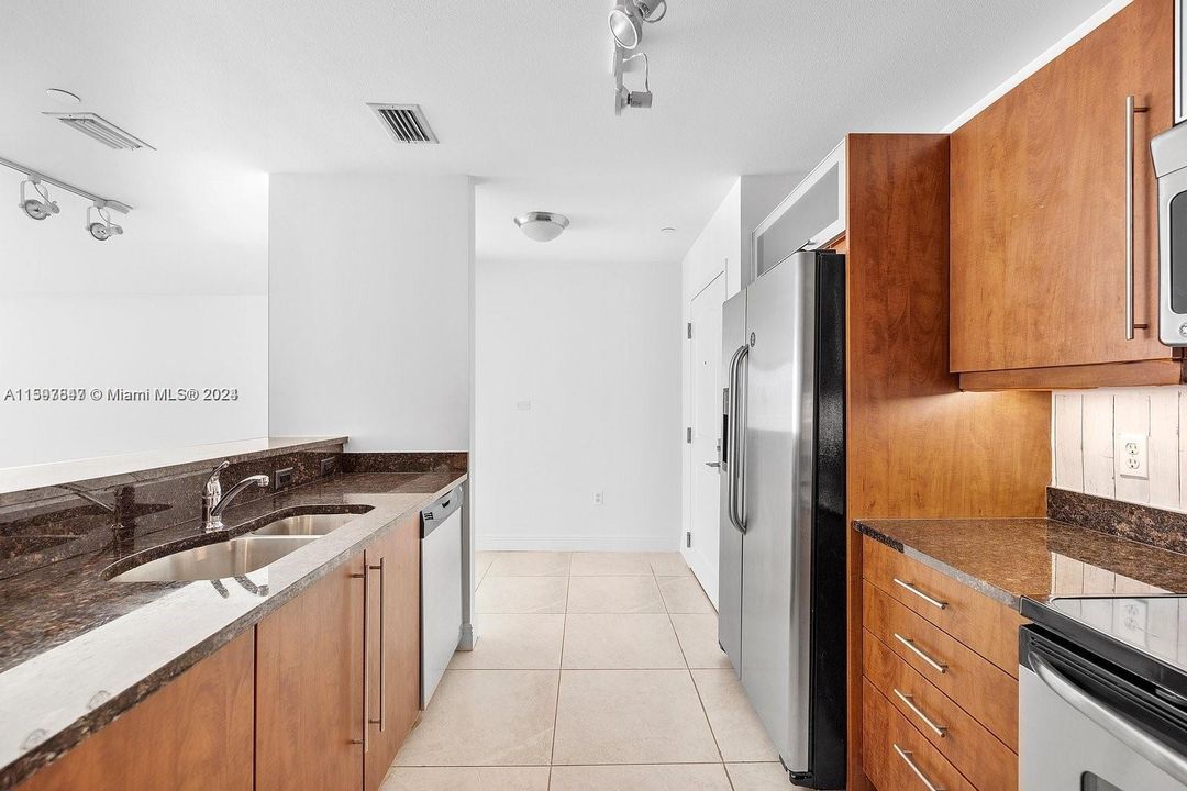 Recently Rented: $2,500 (1 beds, 1 baths, 828 Square Feet)