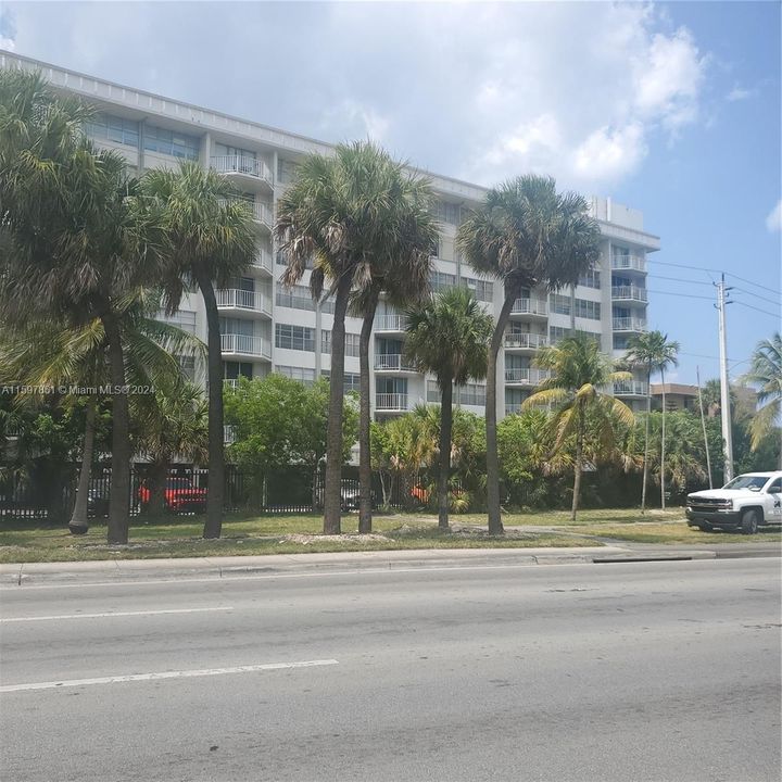 Active With Contract: $190,000 (1 beds, 1 baths, 780 Square Feet)