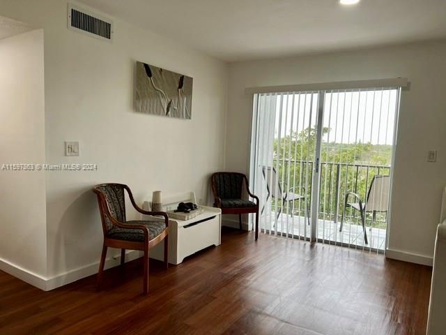 For Sale: $279,000 (2 beds, 2 baths, 853 Square Feet)