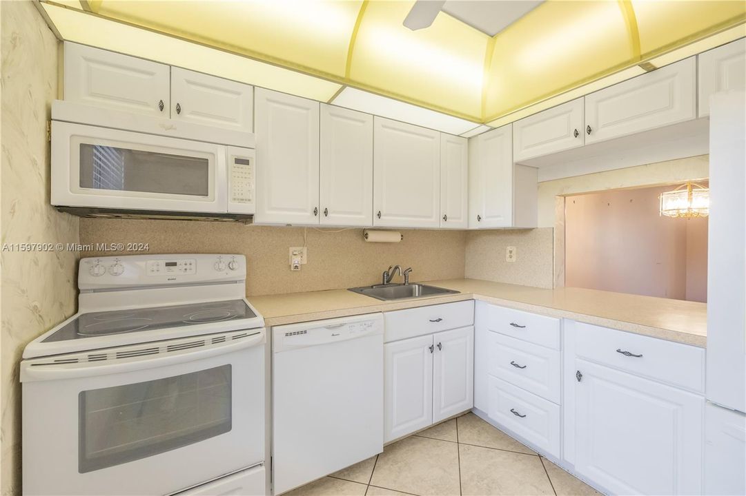 For Sale: $95,000 (2 beds, 2 baths, 925 Square Feet)