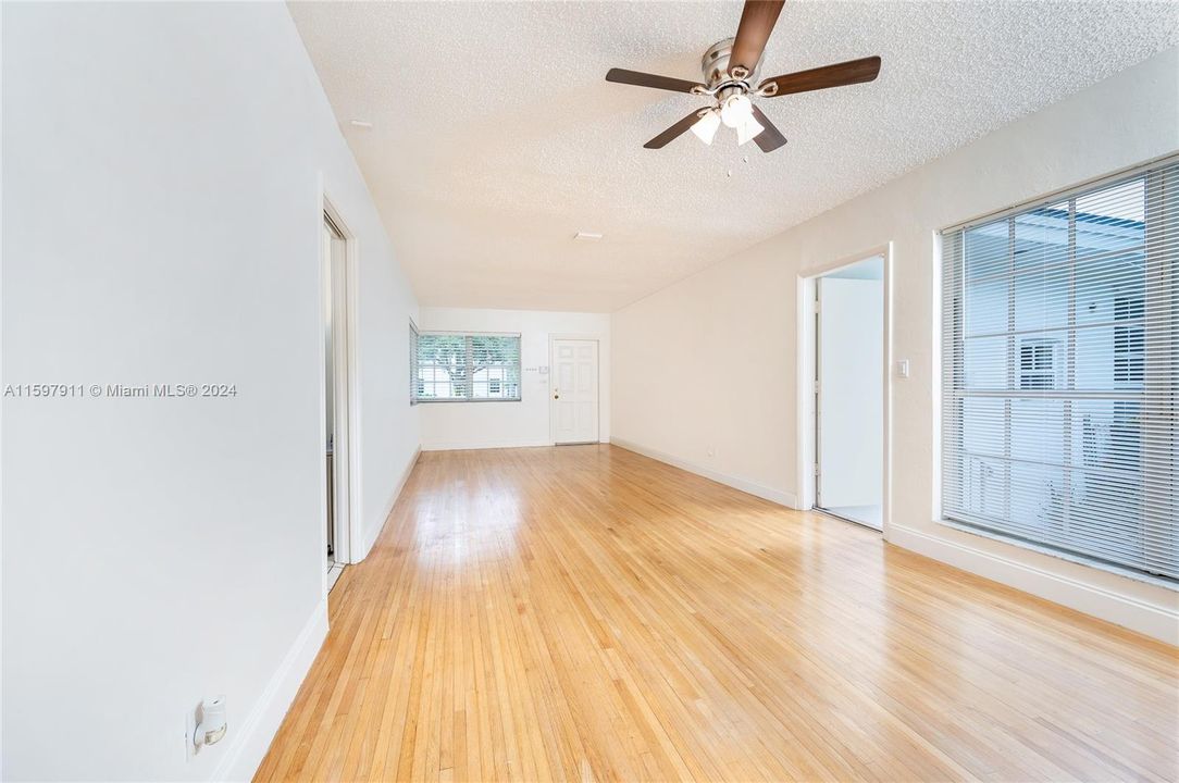 Recently Rented: $2,900 (2 beds, 1 baths, 1079 Square Feet)