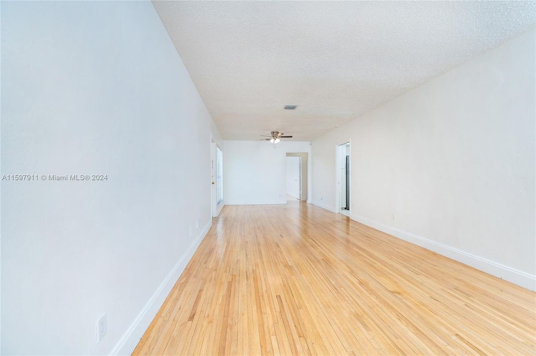 Recently Rented: $2,900 (2 beds, 1 baths, 1079 Square Feet)