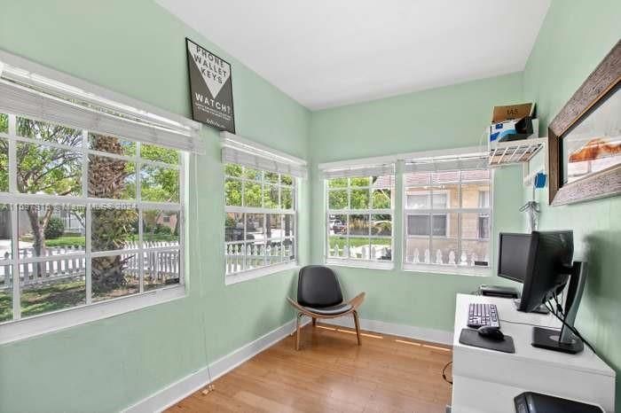 Active With Contract: $2,300 (3 beds, 1 baths, 1017 Square Feet)