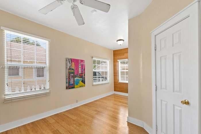 Active With Contract: $2,300 (3 beds, 1 baths, 1017 Square Feet)