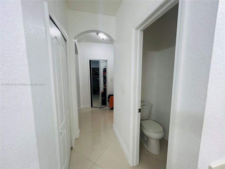 Activo con contrato: $3,900 (4 camas, 2 baños, 2217 Pies cuadrados)