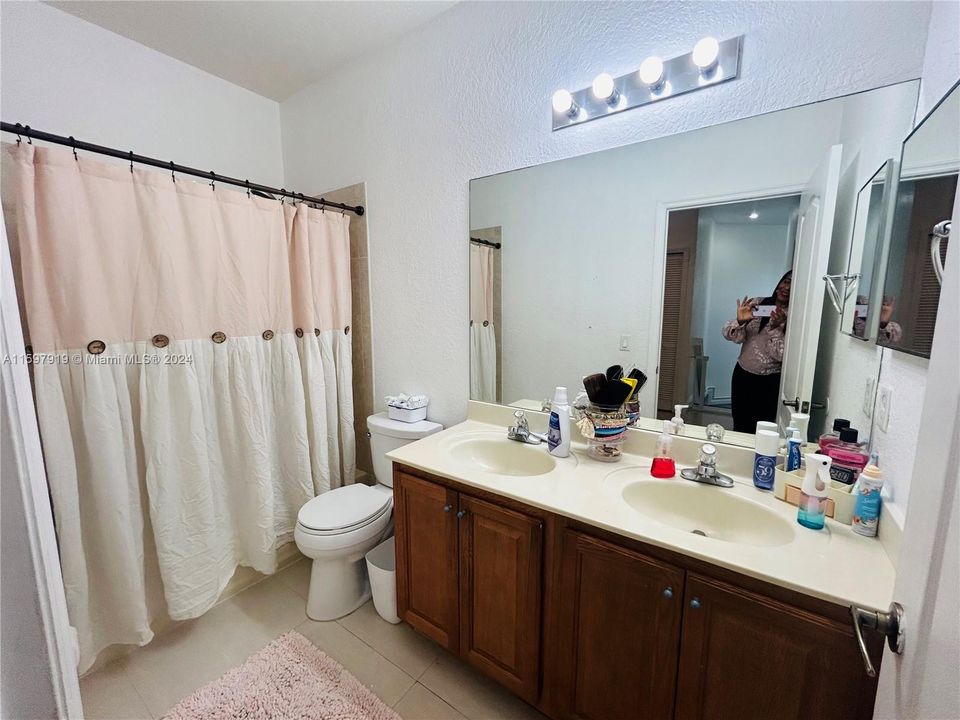 Active With Contract: $3,900 (4 beds, 2 baths, 2217 Square Feet)