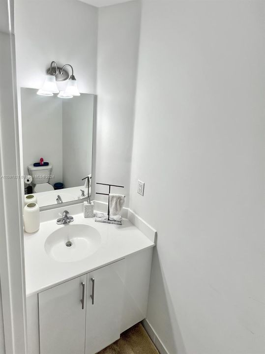 Active With Contract: $2,890 (3 beds, 2 baths, 1486 Square Feet)