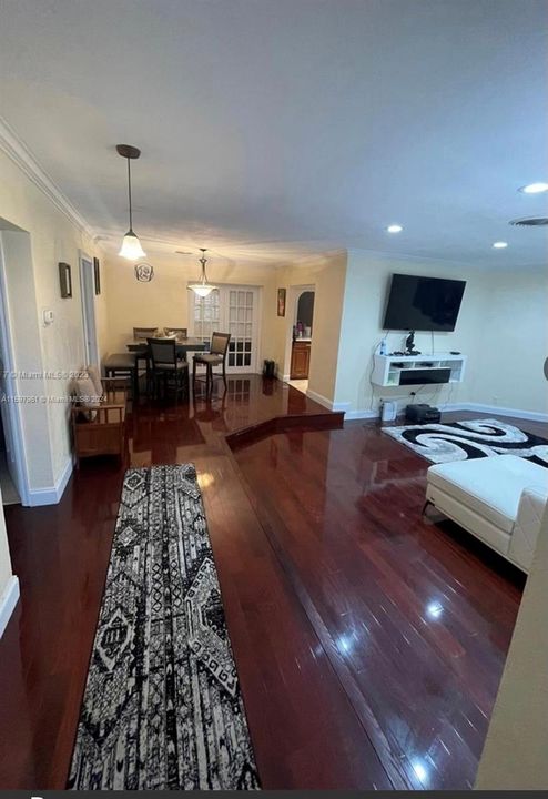 Active With Contract: $3,200 (3 beds, 2 baths, 1843 Square Feet)