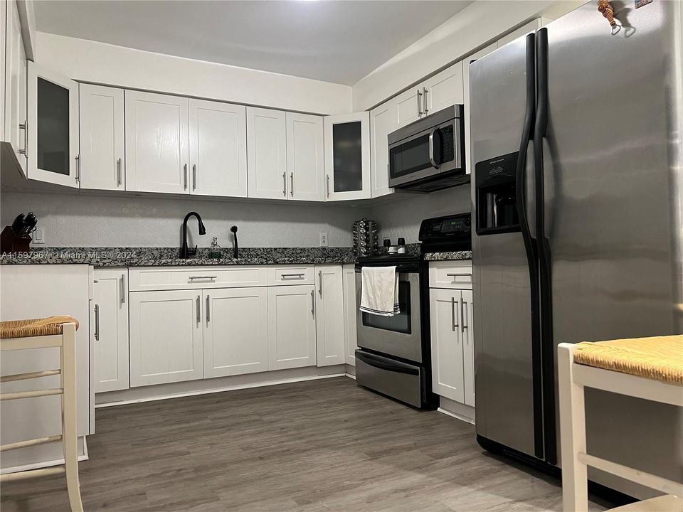 For Sale: $385,000 (2 beds, 2 baths, 1235 Square Feet)