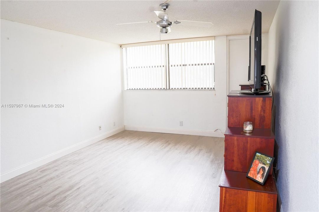 For Sale: $385,000 (2 beds, 2 baths, 1235 Square Feet)