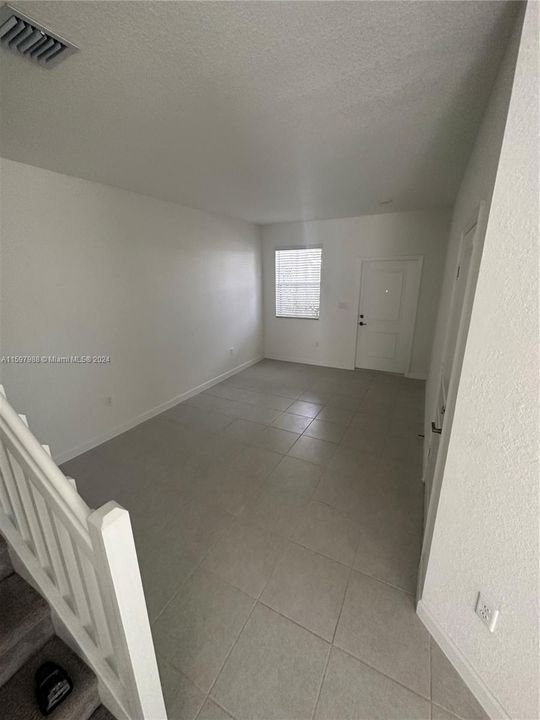 For Rent: $2,800 (3 beds, 2 baths, 1827 Square Feet)