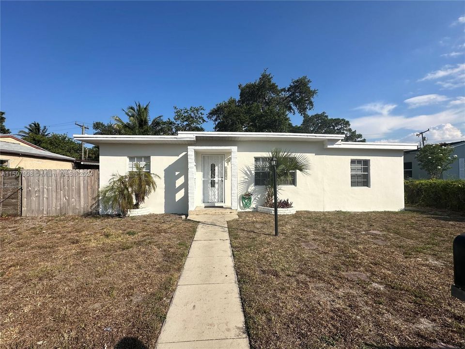 Recently Sold: $399,900 (3 beds, 1 baths, 965 Square Feet)