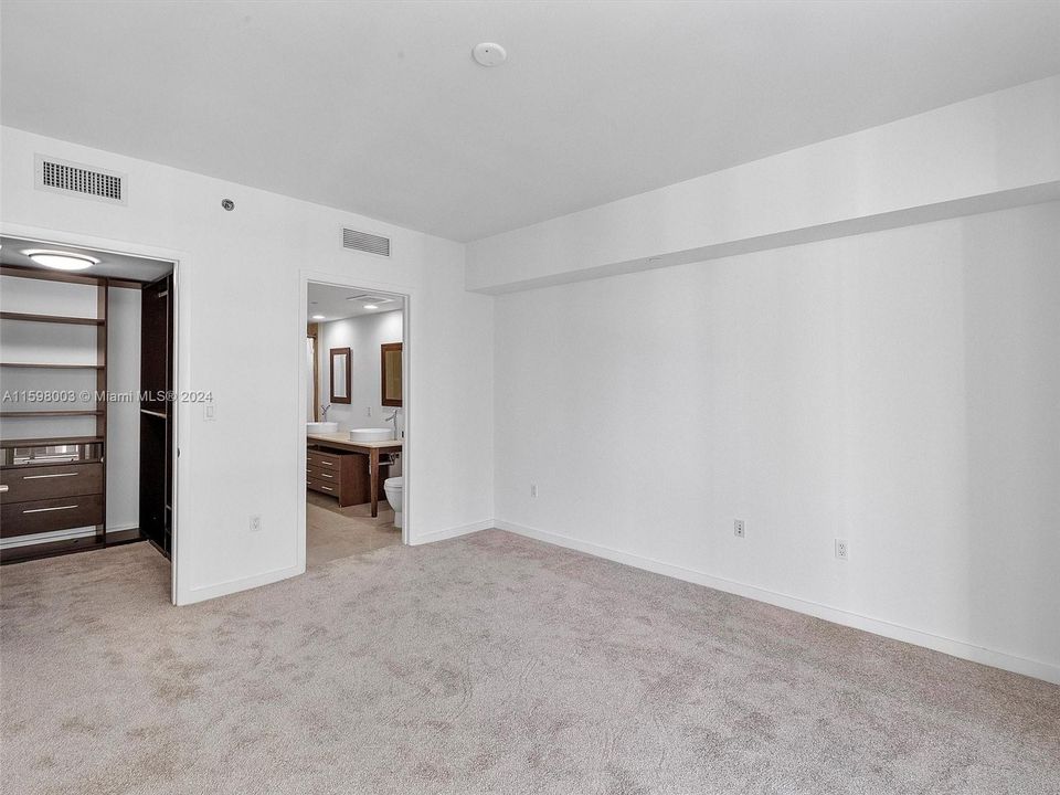 Recently Rented: $3,250 (1 beds, 1 baths, 816 Square Feet)