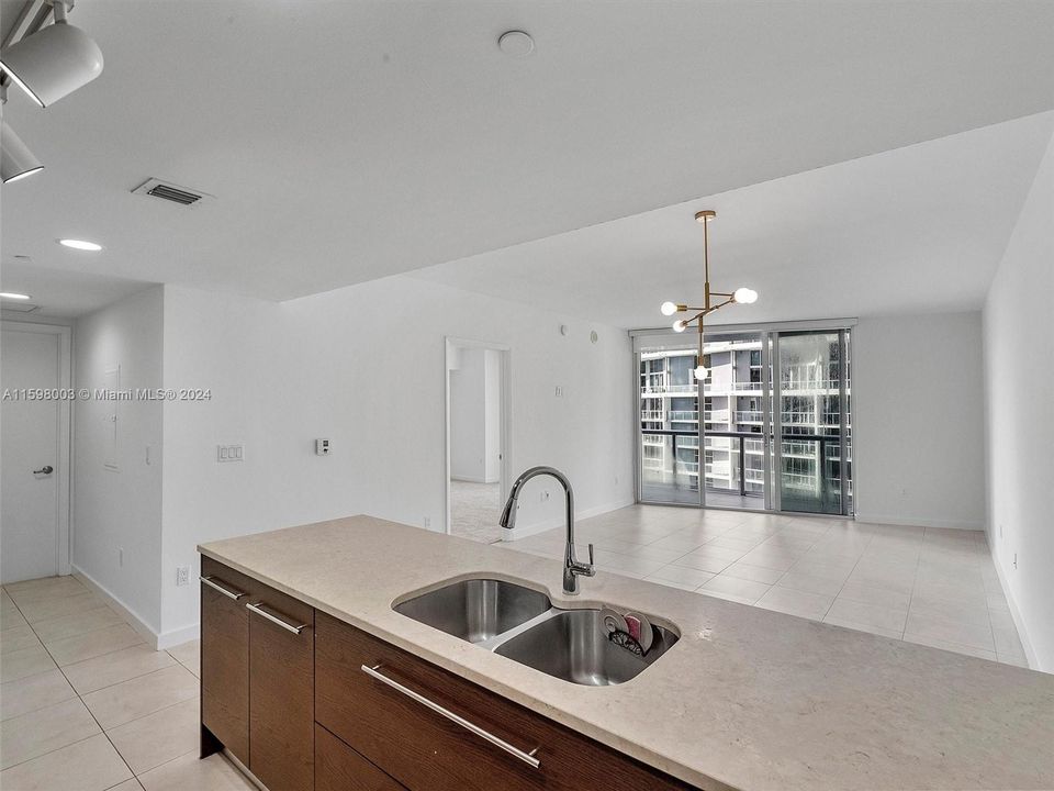 Recently Rented: $3,250 (1 beds, 1 baths, 816 Square Feet)