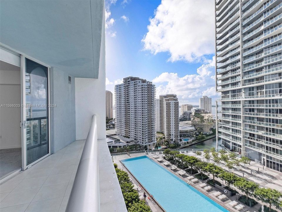 Recently Rented: $3,250 (1 beds, 1 baths, 816 Square Feet)