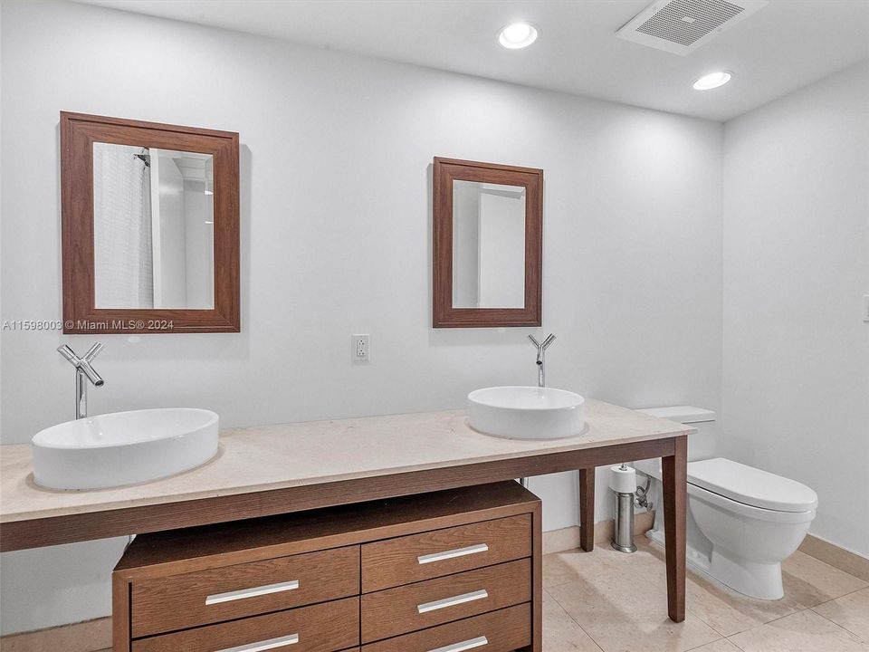 Recently Rented: $3,250 (1 beds, 1 baths, 816 Square Feet)