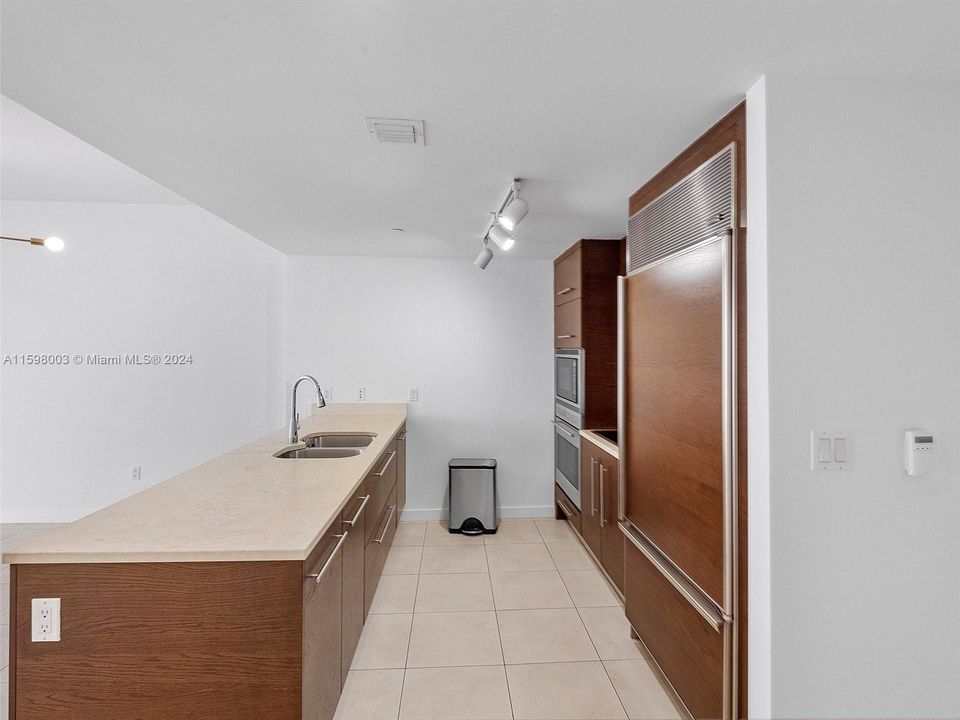 Recently Rented: $3,250 (1 beds, 1 baths, 816 Square Feet)