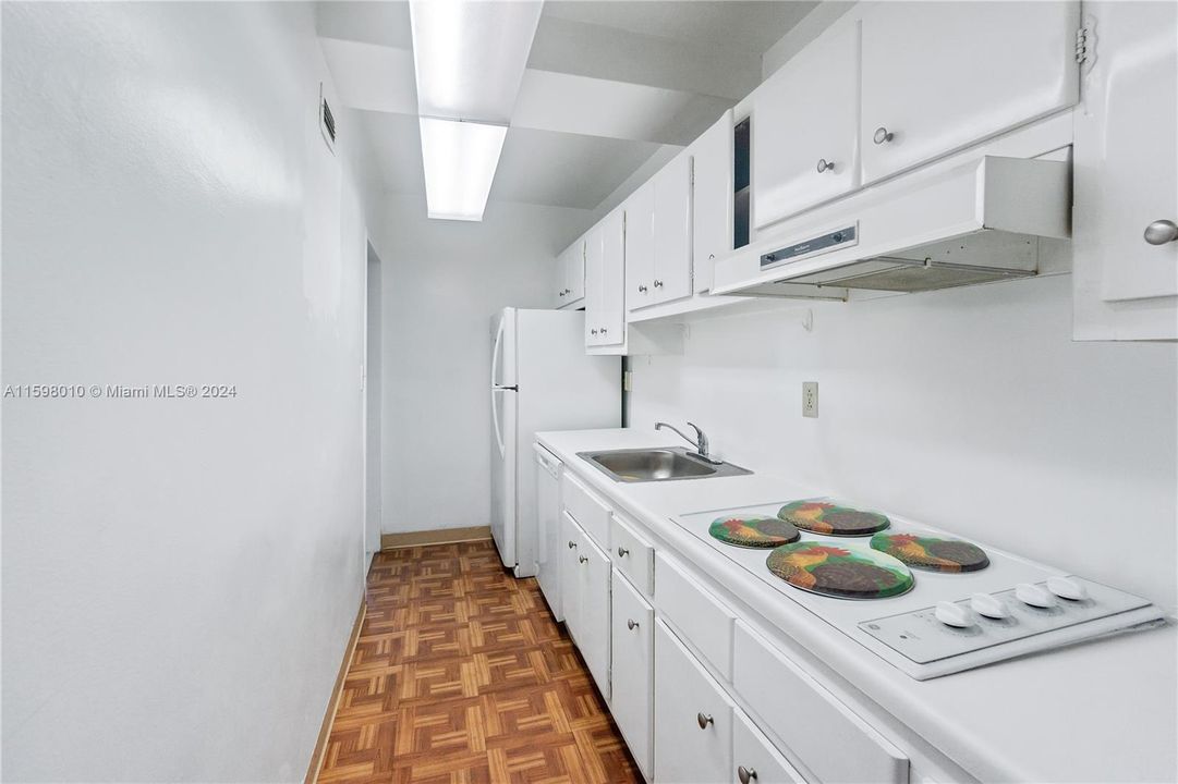 Recently Rented: $2,400 (0 beds, 1 baths, 530 Square Feet)