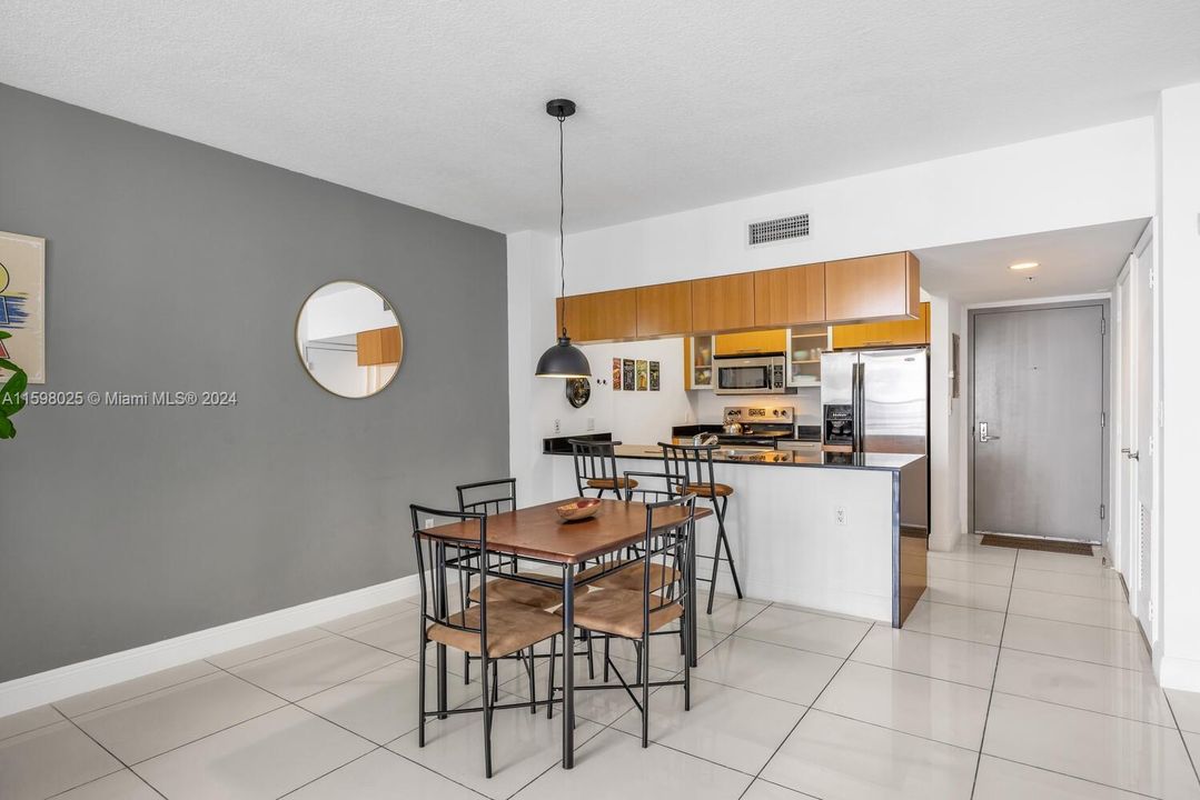 For Sale: $399,000 (1 beds, 1 baths, 791 Square Feet)