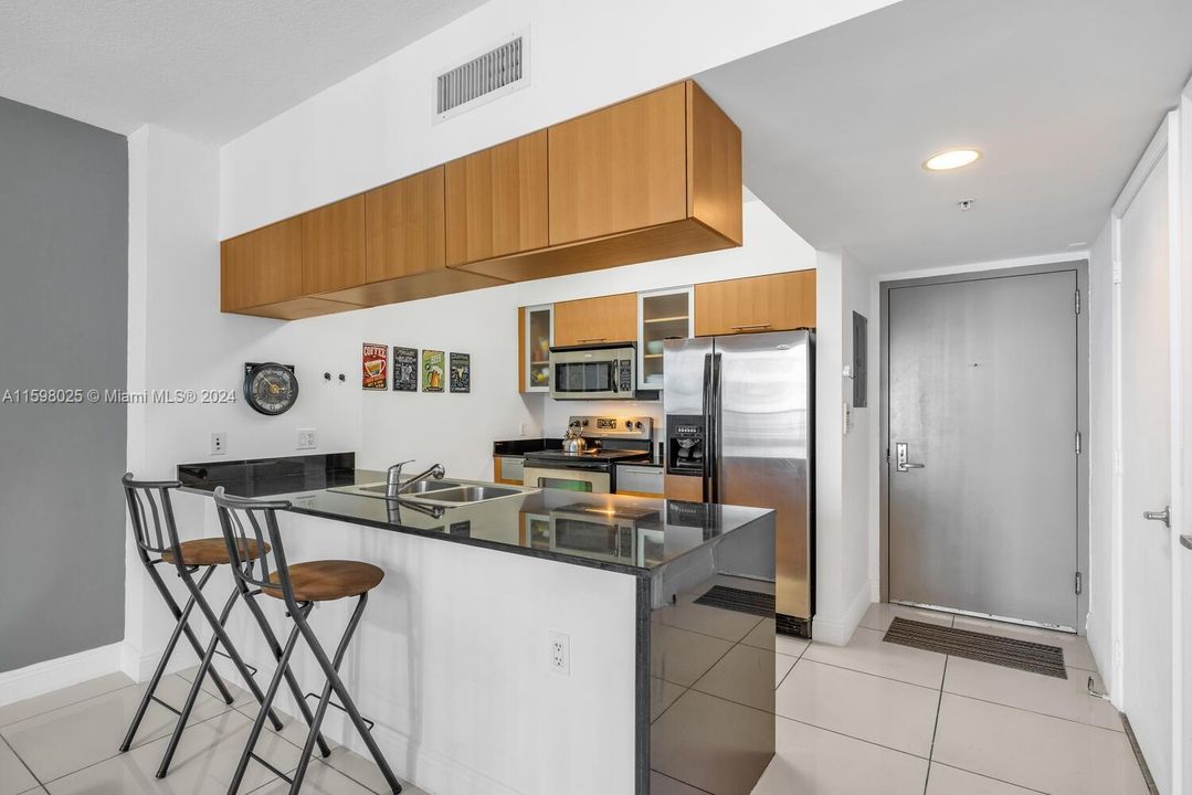 For Sale: $394,000 (1 beds, 1 baths, 791 Square Feet)