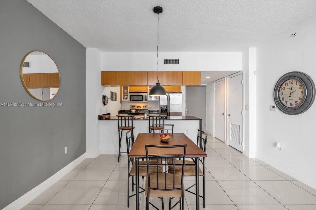 For Sale: $399,000 (1 beds, 1 baths, 791 Square Feet)