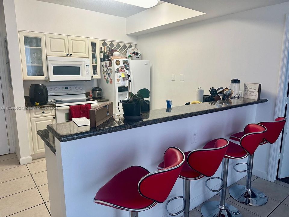 For Sale: $340,000 (2 beds, 2 baths, 796 Square Feet)