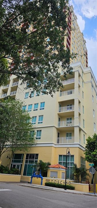 Active With Contract: $349,900 (1 beds, 1 baths, 759 Square Feet)