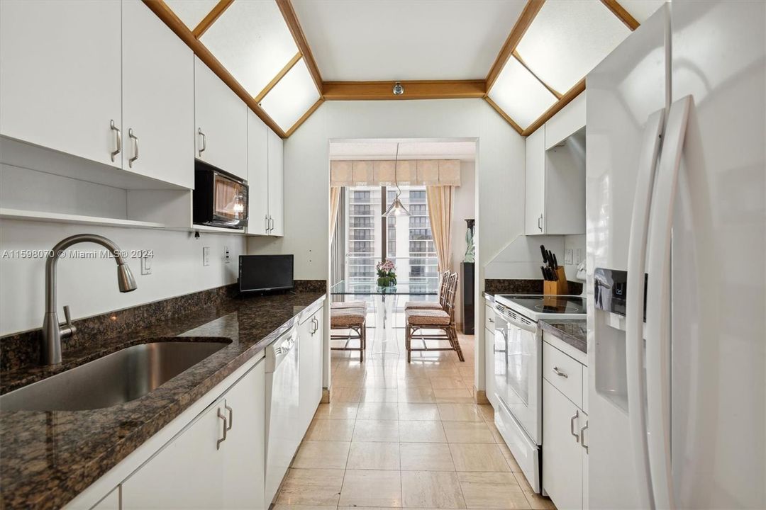 Recently Sold: $639,000 (2 beds, 2 baths, 1887 Square Feet)