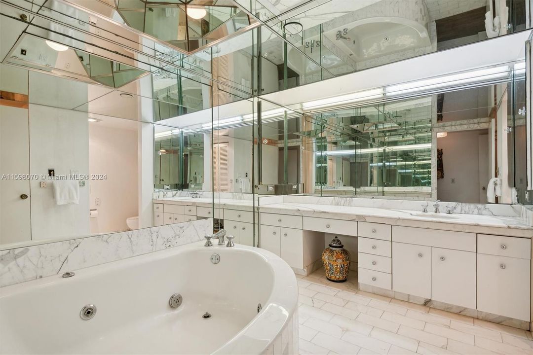 Recently Sold: $639,000 (2 beds, 2 baths, 1887 Square Feet)