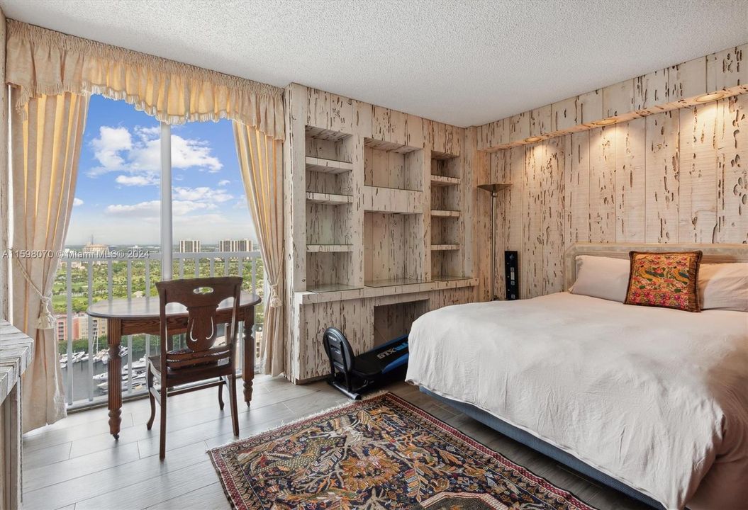 Recently Sold: $639,000 (2 beds, 2 baths, 1887 Square Feet)