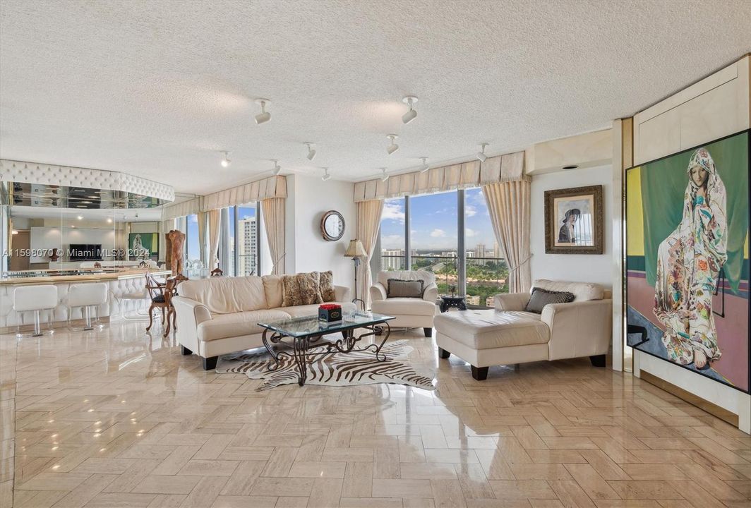 Recently Sold: $639,000 (2 beds, 2 baths, 1887 Square Feet)