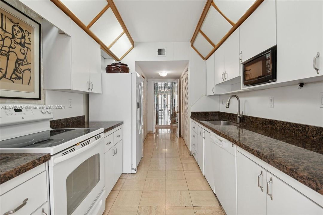 Recently Sold: $639,000 (2 beds, 2 baths, 1887 Square Feet)