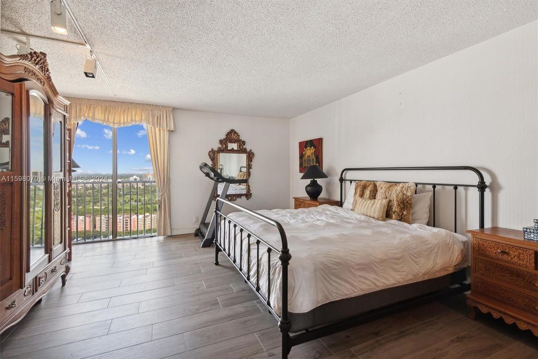 Recently Sold: $639,000 (2 beds, 2 baths, 1887 Square Feet)