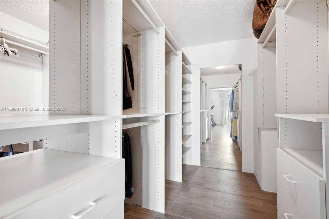 Recently Sold: $639,000 (2 beds, 2 baths, 1887 Square Feet)