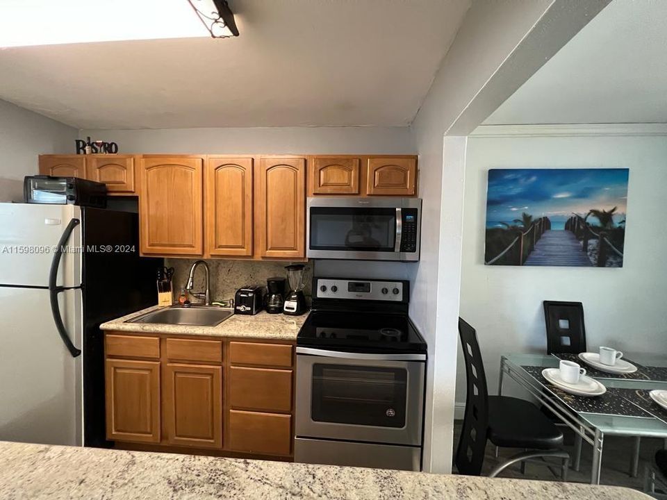 For Sale: $210,000 (1 beds, 1 baths, 588 Square Feet)