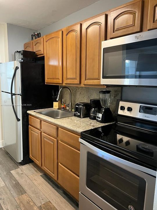 For Sale: $210,000 (1 beds, 1 baths, 588 Square Feet)