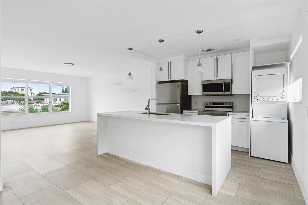 Active With Contract: $2,800 (2 beds, 2 baths, 1100 Square Feet)