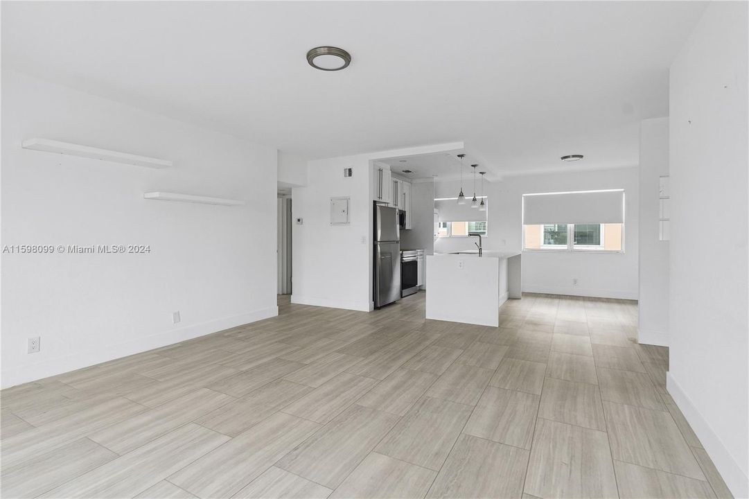 Active With Contract: $2,800 (2 beds, 2 baths, 1100 Square Feet)