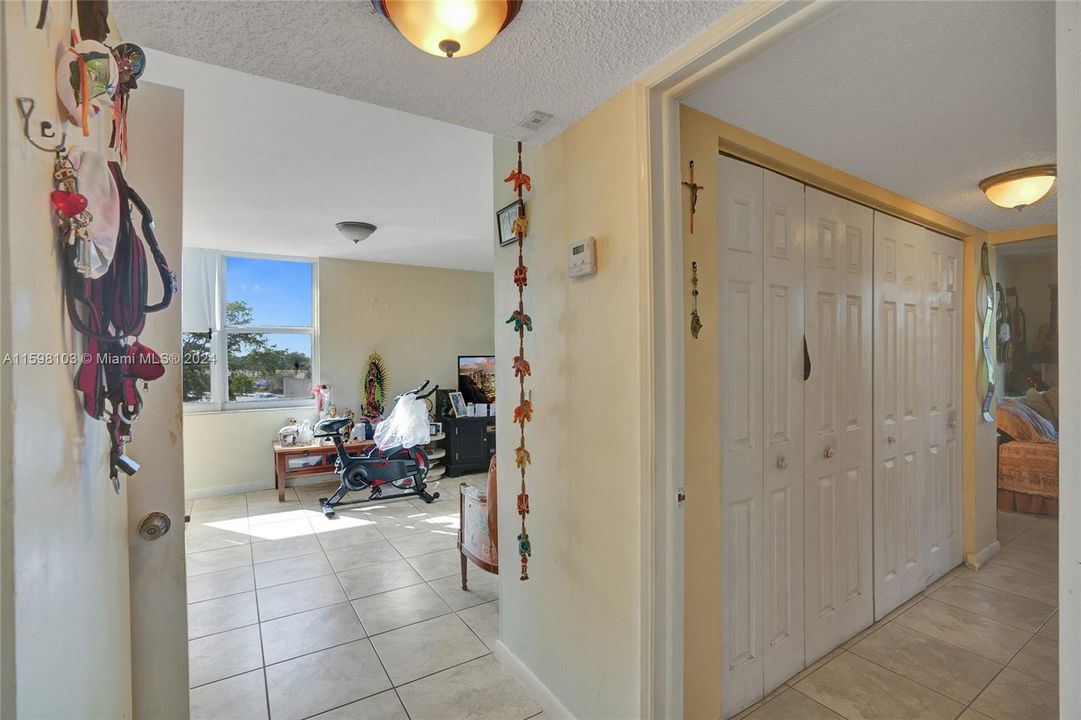 For Sale: $239,900 (2 beds, 2 baths, 1050 Square Feet)