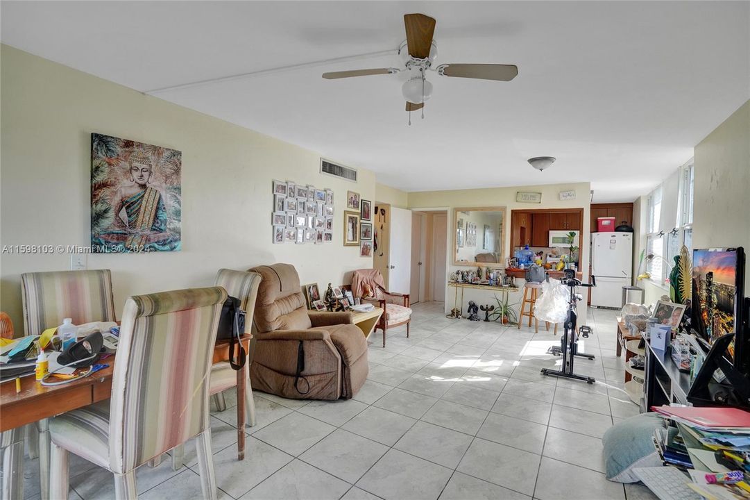 For Sale: $239,900 (2 beds, 2 baths, 1050 Square Feet)