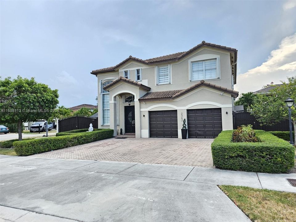 Active With Contract: $875,000 (4 beds, 3 baths, 2627 Square Feet)