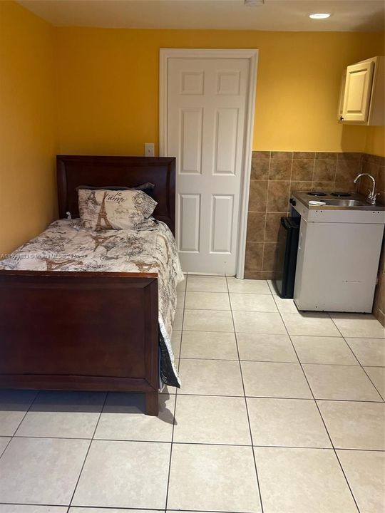 Active With Contract: $1,000 (1 beds, 1 baths, 0 Square Feet)