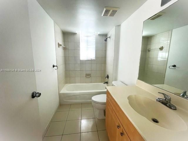 For Sale: $309,000 (2 beds, 2 baths, 949 Square Feet)