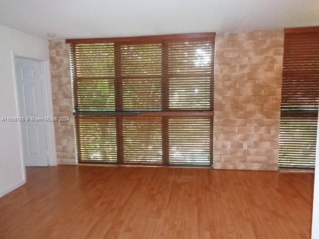 For Sale: $225,000 (1 beds, 1 baths, 708 Square Feet)