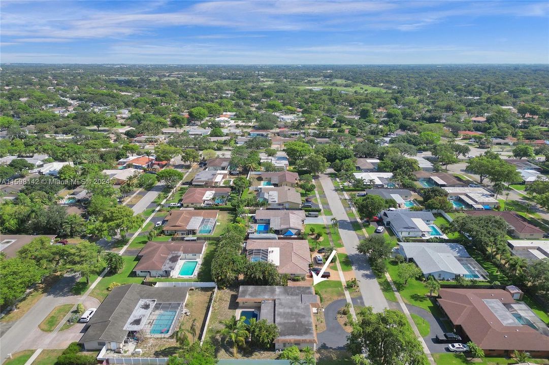 Active With Contract: $680,000 (4 beds, 2 baths, 2062 Square Feet)