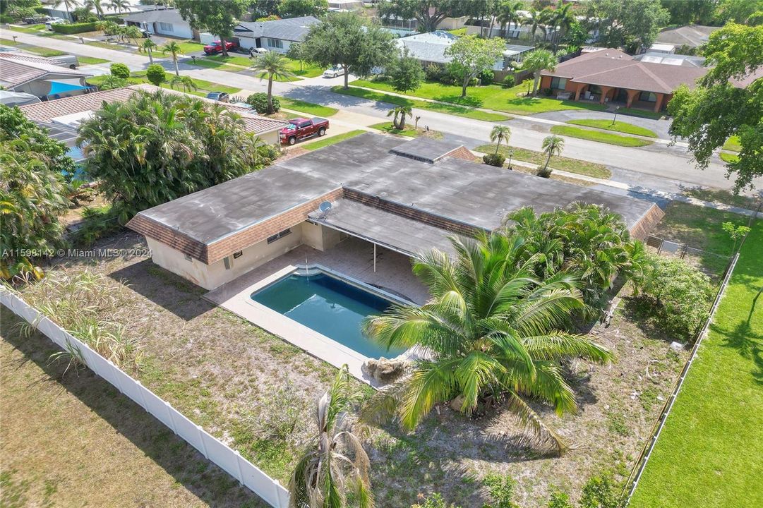 Active With Contract: $680,000 (4 beds, 2 baths, 2062 Square Feet)