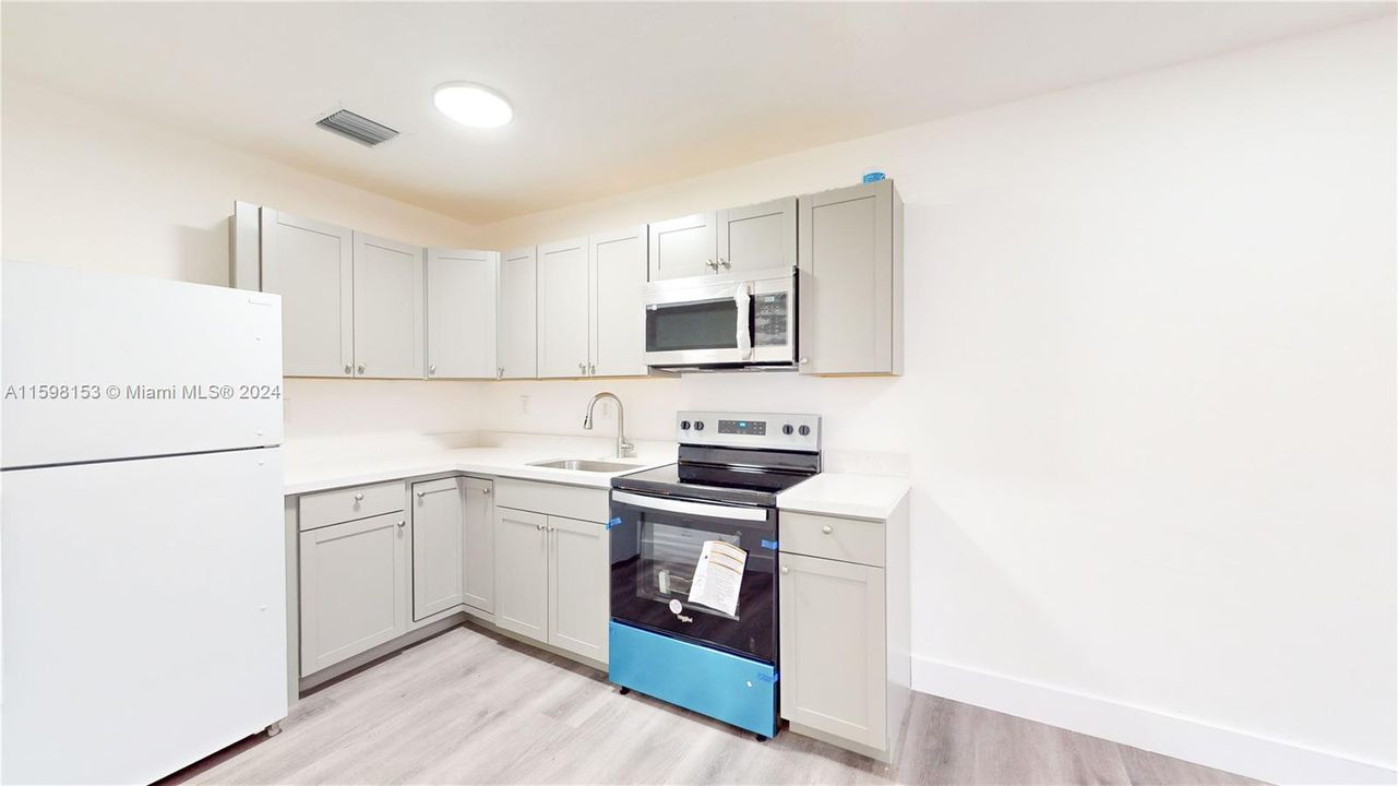 Active With Contract: $1,900 (3 beds, 1 baths, 1924 Square Feet)