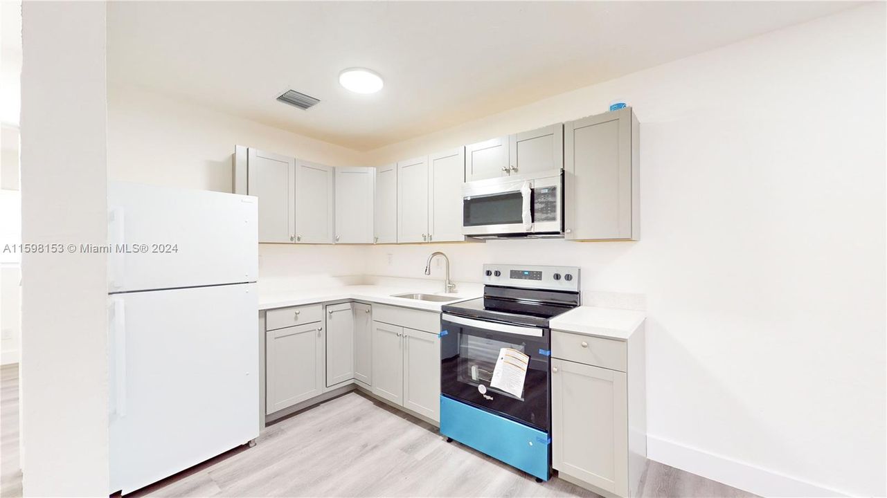 Active With Contract: $1,900 (3 beds, 1 baths, 1924 Square Feet)